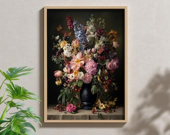 Puede incluir: Pintura enmarcada de naturaleza muerta floral. La obra presenta un gran ramo de flores coloridas en un jarrón negro. Las flores incluyen flores rosas, blancas, amarillas y azules. La pintura está sobre una mesa, sobre un fondo oscuro.
