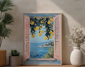 Könnte beinhalten: Gerahmtes Gemälde, das eine Küstenlandschaft durch ein Fenster mit rosa Fensterläden zeigt. Das Gemälde zeigt einen blauen Himmel, das Meer und eine Stadtansicht. Zitronenzweige mit gelben Früchten hängen von der Oberseite des Fensters.
