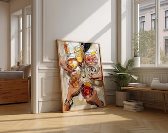 Könnte beinhalten: Ein gerahmter Kunstdruck zeigt eine Feier mit Händen, die verschiedene Cocktails halten. Das Kunstwerk verwendet warme Farben wie Orange, Gelb und Rot, vor einem hellbeigen Hintergrund. Der Druck wird in einem hellen Raum mit Tageslicht präsentiert.