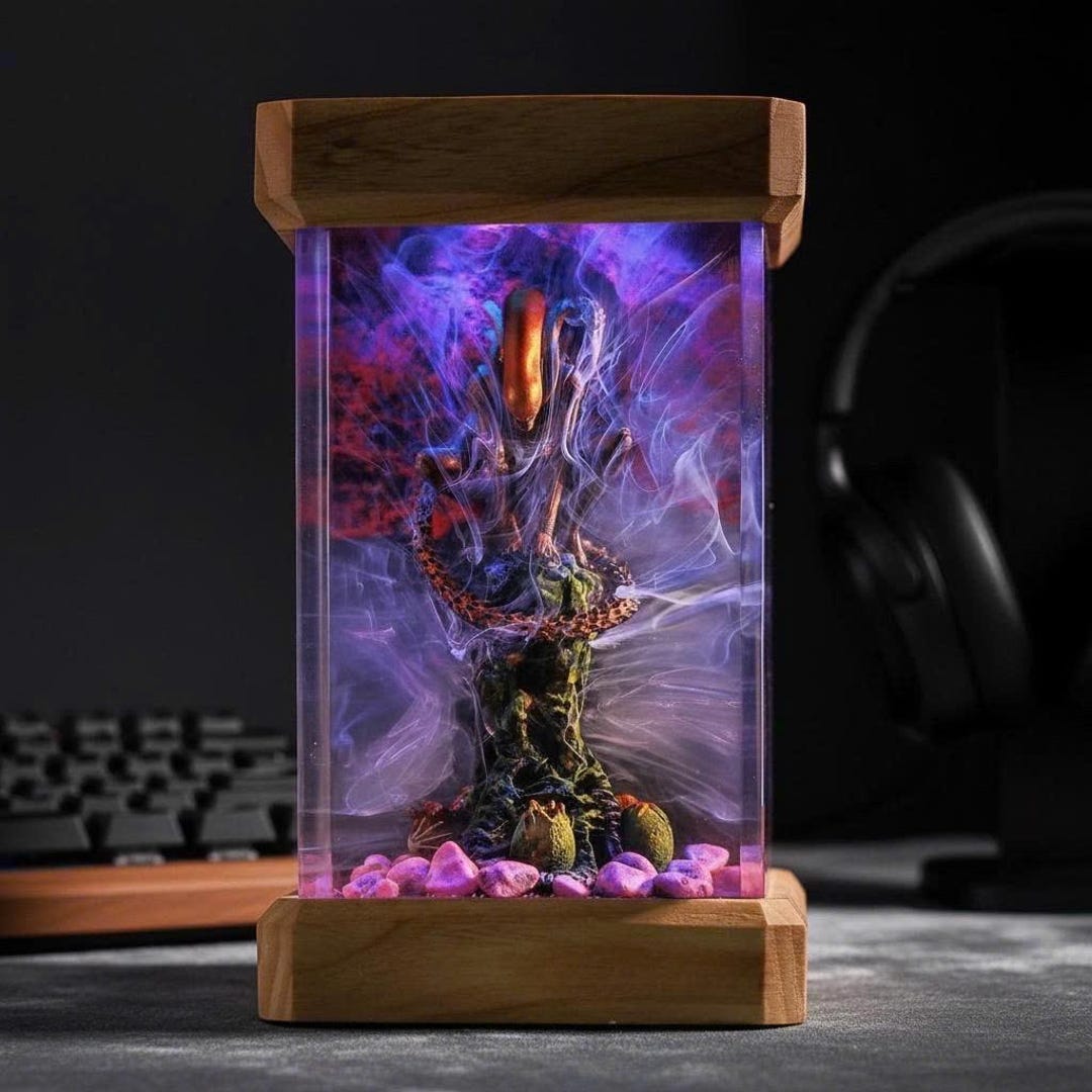Space Monster Resin Lamp, Custom Alien Epoxy Lamp, Xe.no.morph Figue ...