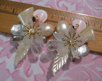 Kitsch Oversize Plastic & Shell Cluster Clip On Earrings, Off White Pearl Clear Pale Pink Earrings, Boho Large Clip On Earrings, Mid Century