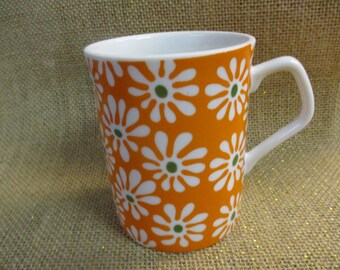 70's Orange & White Daisy Coffee Mug, Flower Power Coffee Mug, All-Over Daisy Design Mug, Angular Handle, Coffee Cup