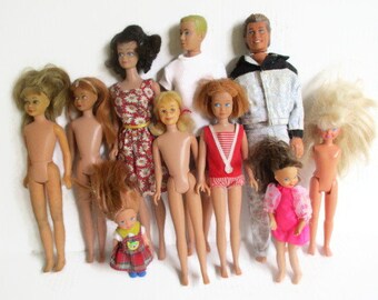 Lot de poupées Barbie des années 60-90 : scooter blonde, skipper, tutti, moucheron, Ken, poupées mannequins blessées du milieu du siècle à collectionner à réparer