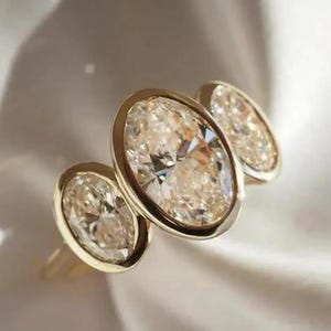 Drei Stein Lünette Set Oval Cut Moissanite Verlobungsring, 14K Gold Ehering, Trilogy Moissanite Diamant Ring, Jubiläumsgeschenk für Frau