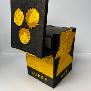 One Piece Deck Box | Door Luffy | OPTCG | 3D-geprint | Geschikt voor een deck met drie sleeves | Magnetisch dobbelbakje | Inclusief gratis mini-snap