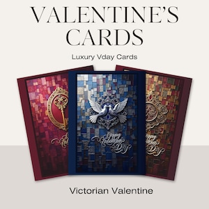 Może przedstawiać: Trzy wiktoriańskie kartki walentynkowe z ozdobnymi wzorami. Kartki przedstawiają klucz, gołębie i dekoracyjne wzory. Tekst brzmi "VALENTINE'S CARDS", "Luxury Vday Cards" i "Happy Valentine's Day".