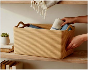 Cesta de almacenamiento hecha a mano con cuerda de algodón y asas, organizador de ropa.