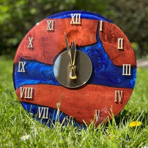 Wall clock with silent mechanism