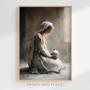Może przedstawiać: Oprawiony wydruk ścienny zatytułowany PRINTS AND PEACE przedstawiający postać klęczącą w jasnym stroju i nakryciu głowy, trzymającą małe, okrągłe, kremowe naczynie ceramiczne. Scena utrzymana jest w stonowanych, neutralnych odcieniach.