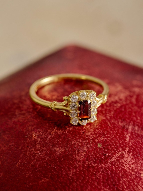 Genuine Natural Garnet Ring, Gold Vintage Engagement Promise Ring, Birthstone Gemstone, Anniversary Gift