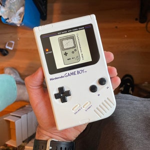 Custom IPS fullsize BACKLIT Nintendo Gameboy DMG and free game! with new housing, speaker, buttons, screen lens. Cool!