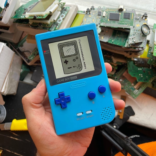 Game Boy Pocket IPS LCD Backlight modded! 36 different color screen palettes, New housing, screen, buttons and free game!