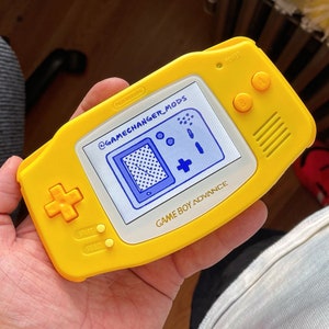Gameboy Advance IPS retroilluminato personalizzato con nuovi pulsanti, scocca, lente in vetro per lo schermo. Gioco gratuito!