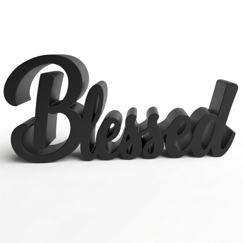 Letrero tridimensional con la palabra "Bendito" en cursiva, decoración de estilo rústico con temática religiosa, acabado mate blanco y negro. Negro