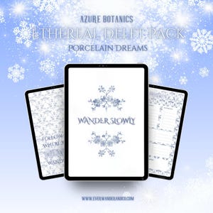 Op de afbeelding: Drie zwarte tablets met witte schermen met bloemmotieven en tekst. De centrale tablet toont "WANDER SLOWLY" met bloemendetails. De achtergrond is lichtblauw met sneeuwvlok- en sparkle-effecten. De tekst "Azure Botanics" en "Ethereal Delft Pack" zijn zichtbaar.