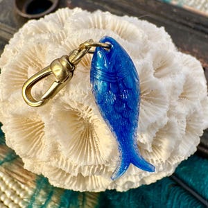Vintage Raw Brass Clip On Charm GERMAN Resin CAPRI Blue FISH for Necklace Holder Pendant Gold Bracelet Small Lobster Claw Clasp Chunky Purse