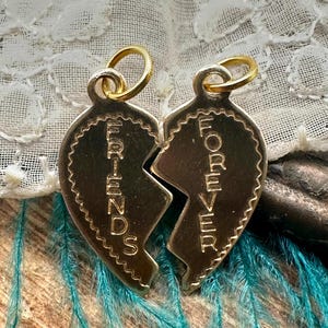 Vintage Raw Brass FRIENDS FOREVER HEART Charm for Necklace Pendant Earrings Bracelet Gold Stamping Bracelet Jewelry Making 2 Piece Set Gift