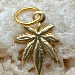 Vintage Raw Brass TINY POT LEAF Charm Pendant Gold Stamping for Bracelet Earrings Necklace Anklet Jewelry Making Gift Marijuana Dainty
