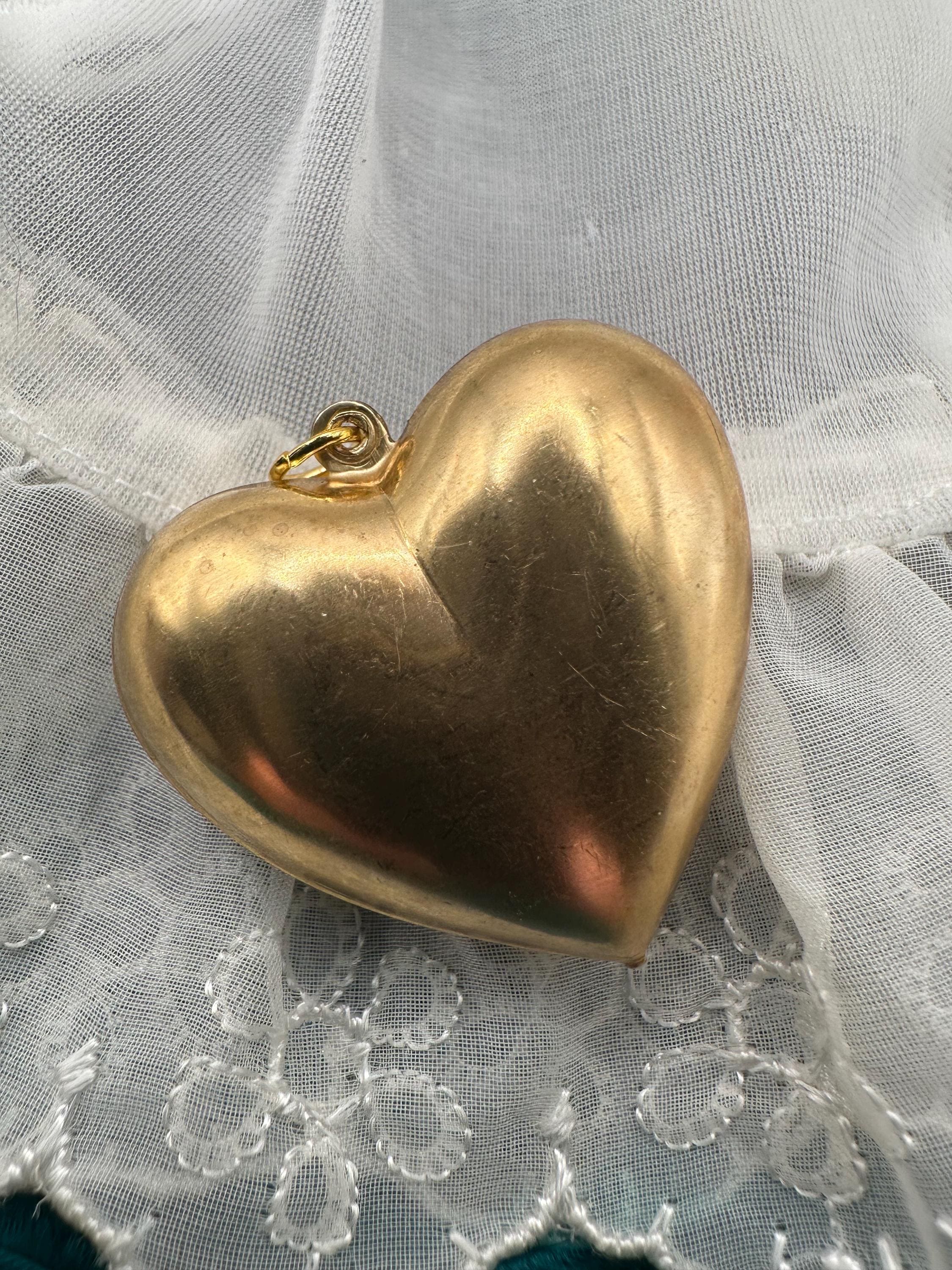 Puffy Heart buckle in gold color brass large and beautiful AVAILABLE] A large vintage heart-shaped padlock clasp circa  main image 4