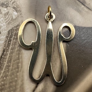 Dije vintage de latón crudo con letra W para collar, monograma, inicial, nombre, pendientes, pulsera, tobillera, colgante, regalo de oro para ella y él.