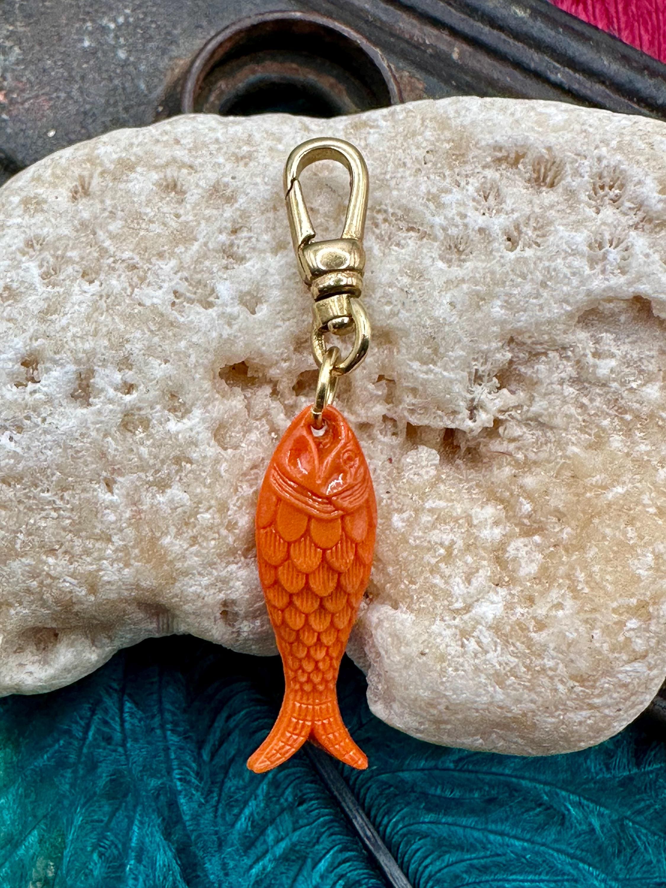 ヴィンテージ真鍮クリップオンチャーム ドイツ製樹脂サンゴ魚