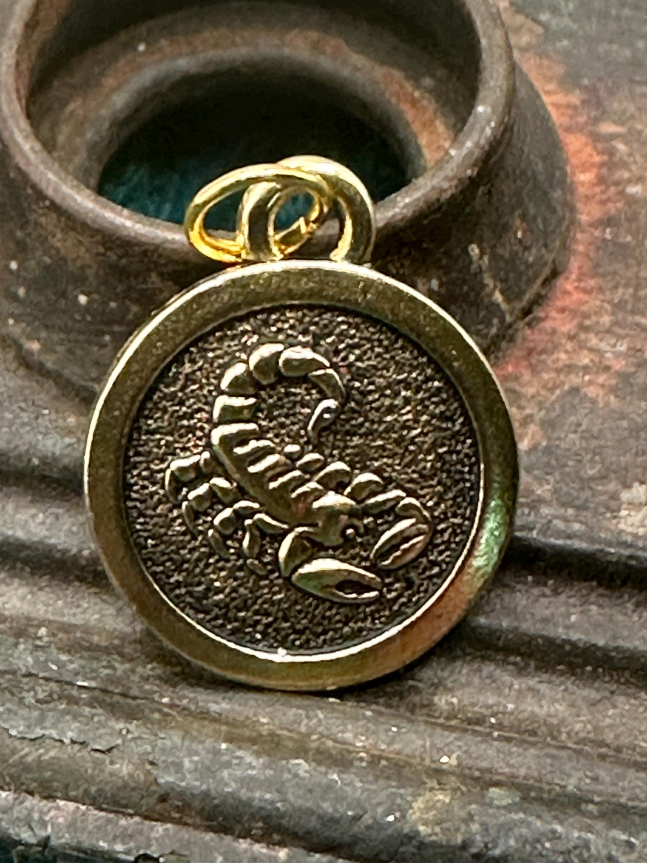 【再入荷】 Vintage Style Charm Pendant ROUND SCORPIO ZODIAC Goldtone その他