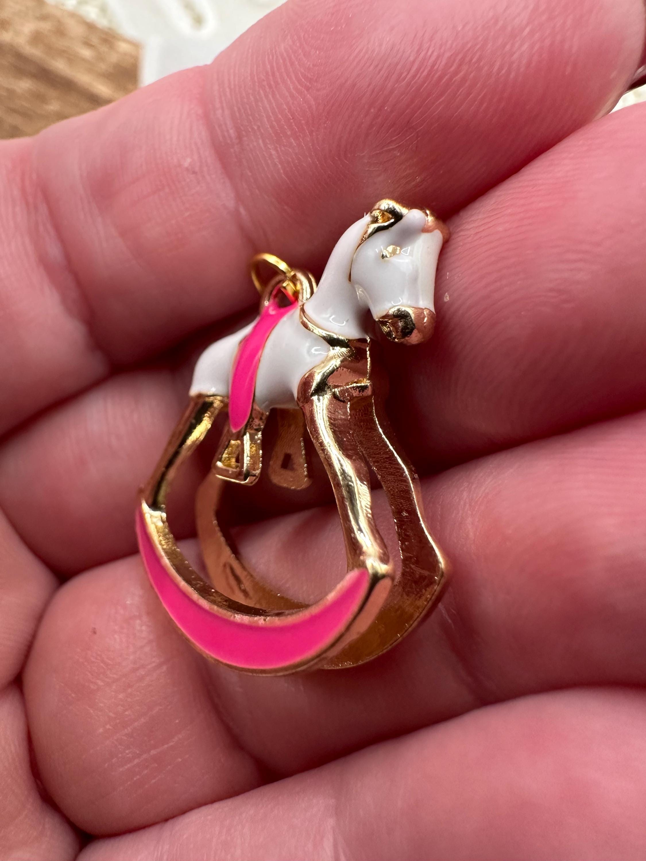 Pendentif Ancien Plaqué Or – Breloque Cheval à Bascule – Vintage