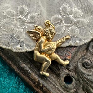 Enchanting Vintage Cherub \