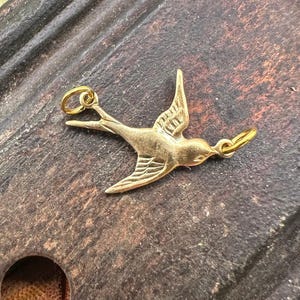 Vintage Victorian Raw Brass Swallow Bird Sparrow Charm Pendant 2 HOLE Gold Stamping Romantic Gift Love Valentines Day Jewelry Connector