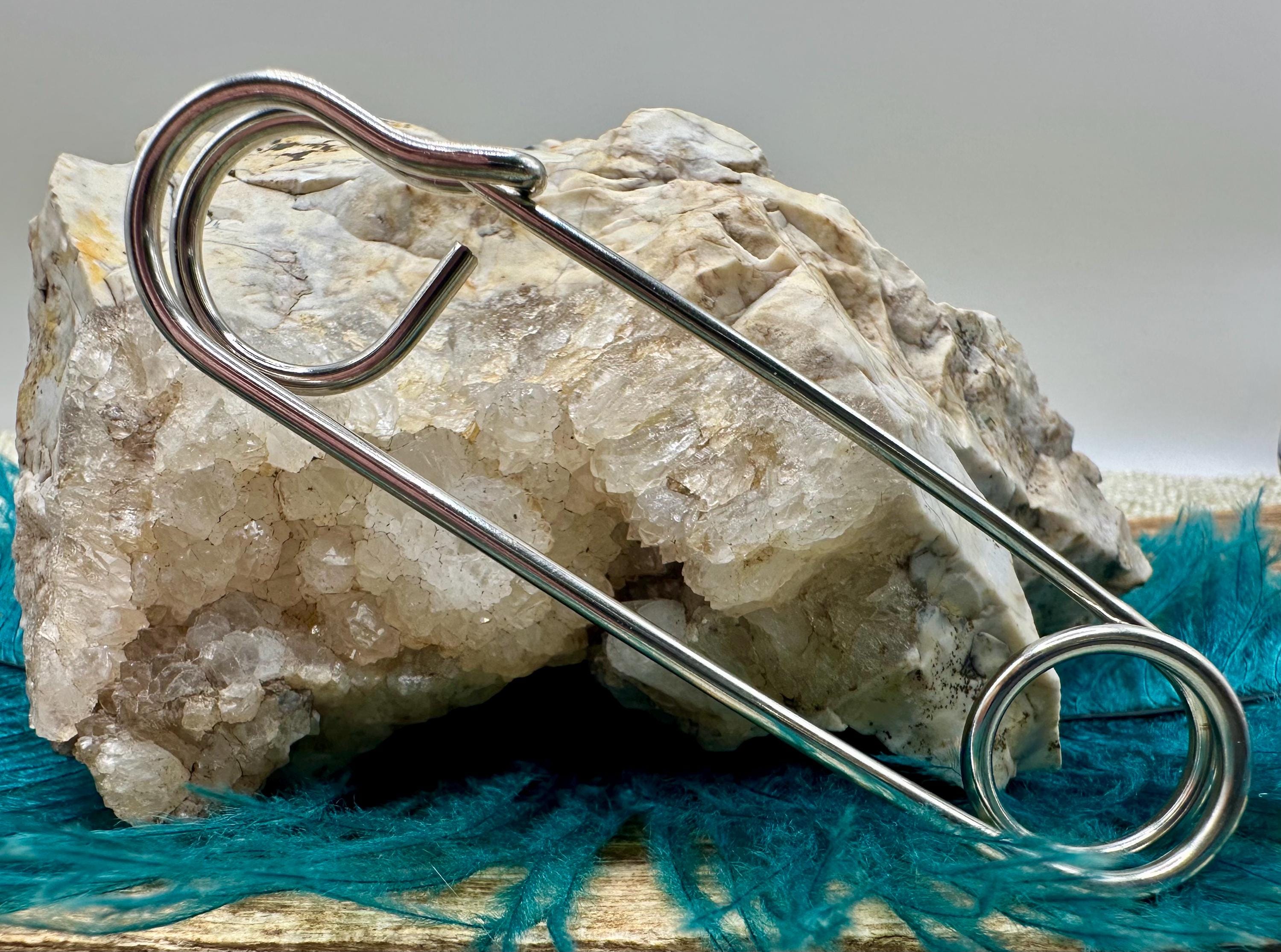 Vintage Silver Plated Big Kilt Safety Pin CHARM HOLDER Pin Gold