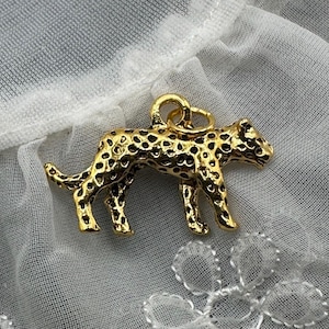 Vintage Style Gold Tone LEOPARD CHEETAH BiG CAT Charm Pendant for Necklace Gold Jewelry Making Supplies Trendy Chunky Panther Lover Animal