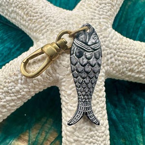 Vintage Raw Brass Clip On Charm GERMAN Resin BLACK SILVER FiSH for Necklace Holder Pendant Gold Bracelet Small Lobster Claw Clasp