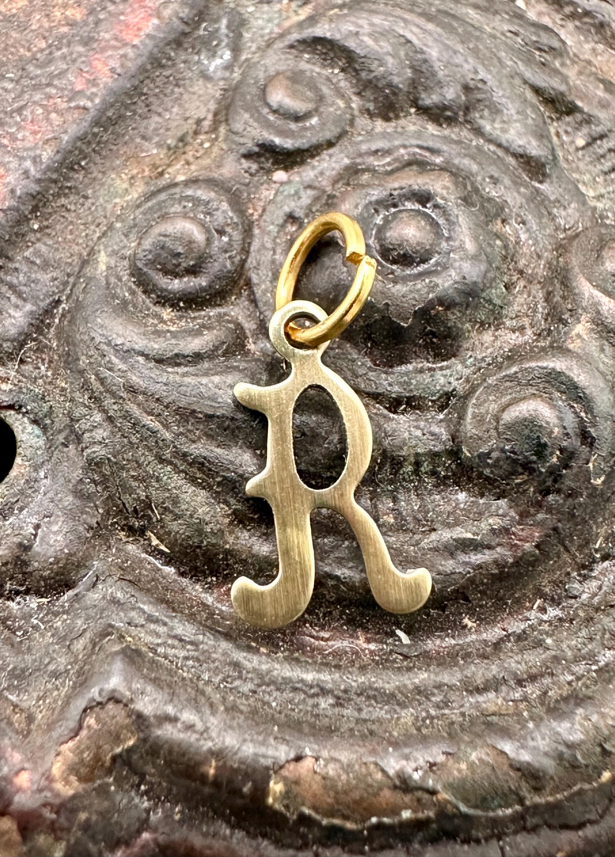 Vintage Raw Brass Tiny LETTER R INITIAL Charm Pendant for Necklace 