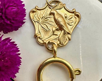 Soporte para dijes de pájaro estilo victoriano vintage para collar, colgante con clip de latón, anilla grande dorada con cierre de garra, extensor para hacer joyas.
