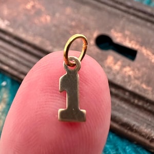 Vintage Raw Brass Tiny NUMBER 1 ONE Charm Pendant for Necklace Gold Stamping Bracelet Earrings Anklet Jewelry Finding Gift Her Date