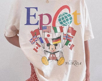 Comfort Colors® Mickey EPCOT-skjorta, vintage-t-shirt med Mickey-flaggor i 90-talsstil, WDW-tröja, Disney EPCOT-världsturné, familjesemestertröja
