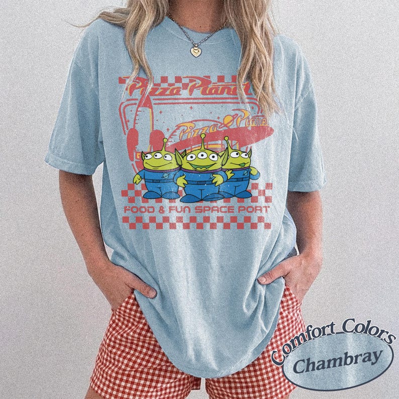 Pizza Planet Aliens Comfort Colors T-shirt, Toy Story Mat Rymden Port T-shirt Chambray/Light Blue