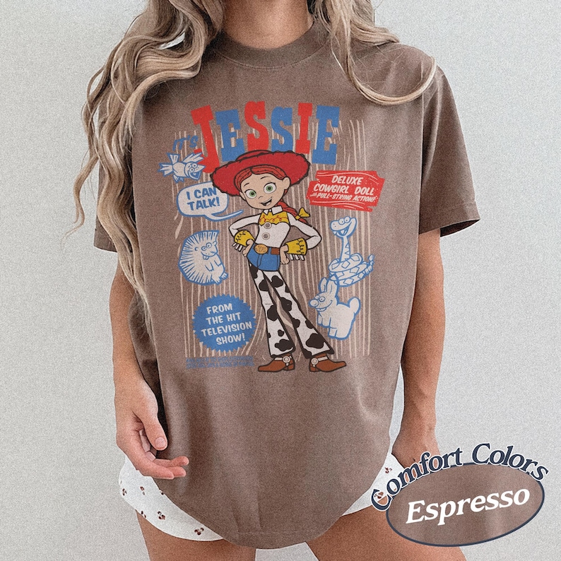 Rolig Pixar Toy Story Jessie Retro Comfort Colors T-shirt, Woody's Roundup T-shirt Disney Cowgirl T-shirt, Disneyland Family Girl 2026 Trip T-shirt Espresso