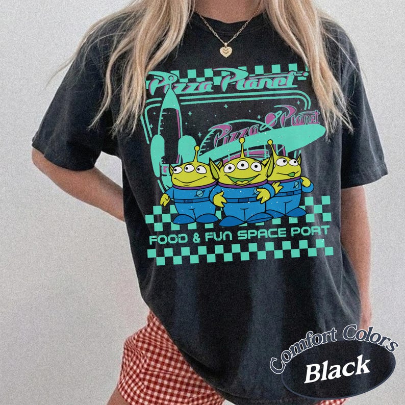 Pizza Planet Aliens Comfort Colors T-shirt, Toy Story Mat Rymden Port T-shirt Black