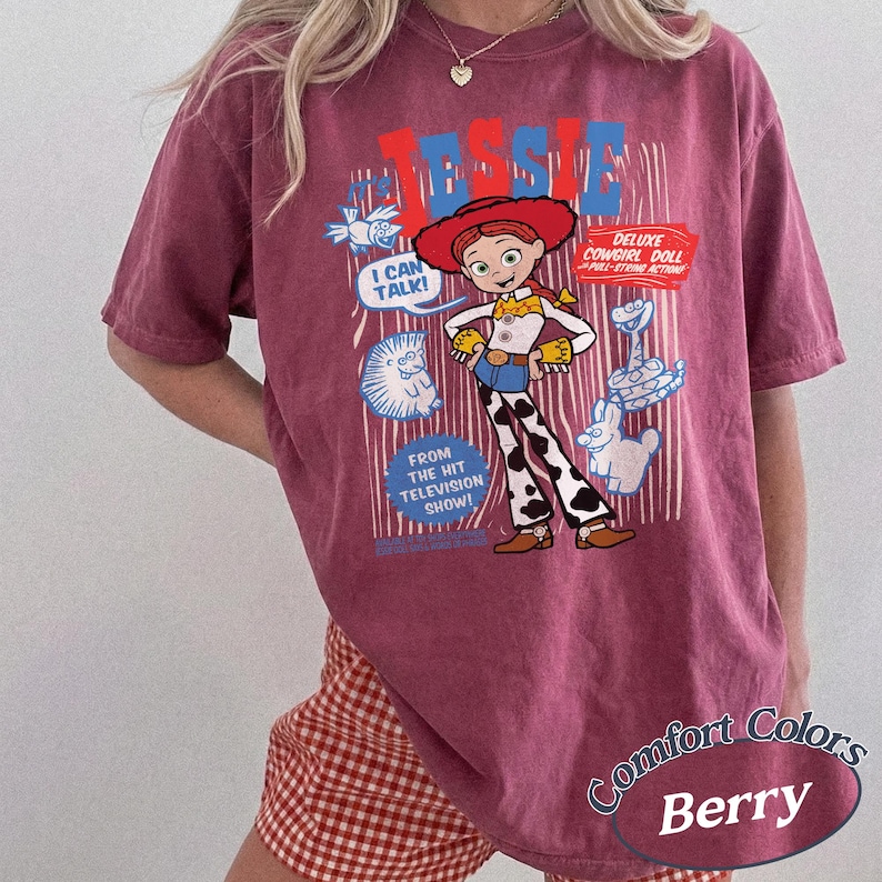Rolig Pixar Toy Story Jessie Retro Comfort Colors T-shirt, Woody's Roundup T-shirt Disney Cowgirl T-shirt, Disneyland Family Girl 2026 Trip T-shirt Berry