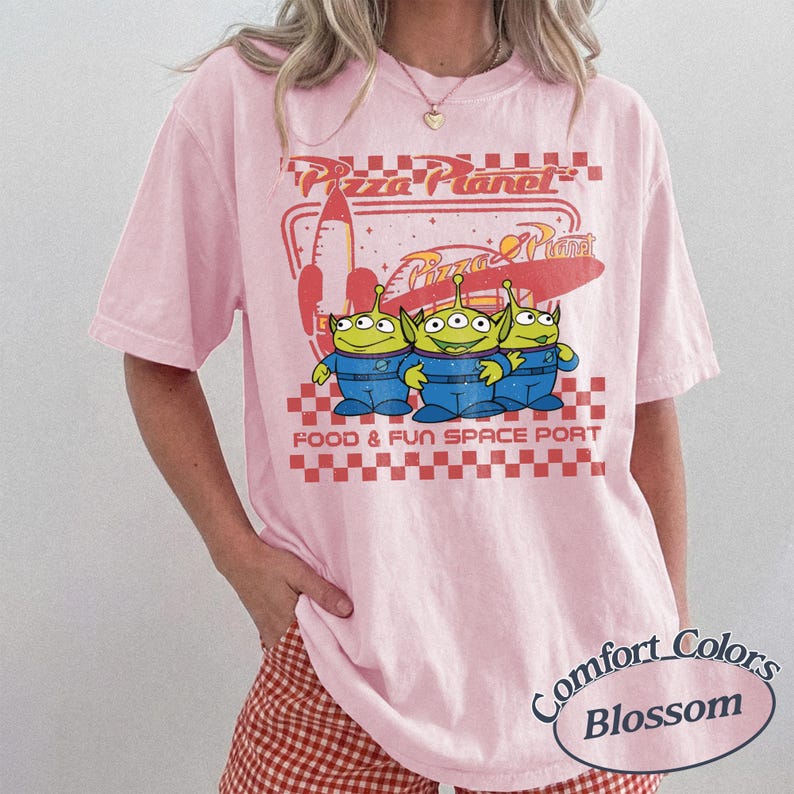 Pizza Planet Aliens Comfort Colors T-shirt, Toy Story Mat Rymden Port T-shirt Blossom/Light Pink