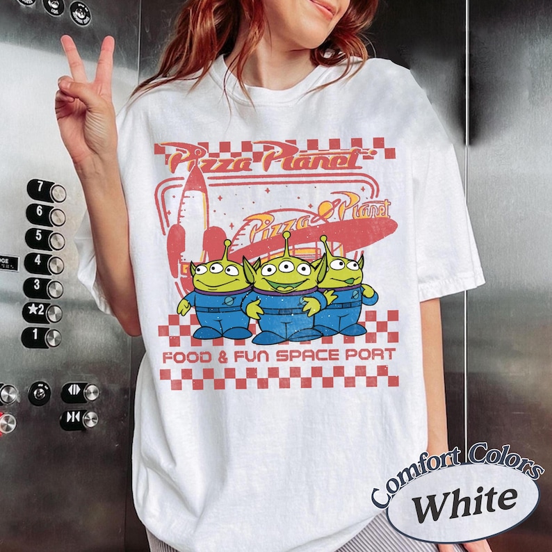 Pizza Planet Aliens Comfort Colors T-shirt, Toy Story Mat Rymden Port T-shirt White