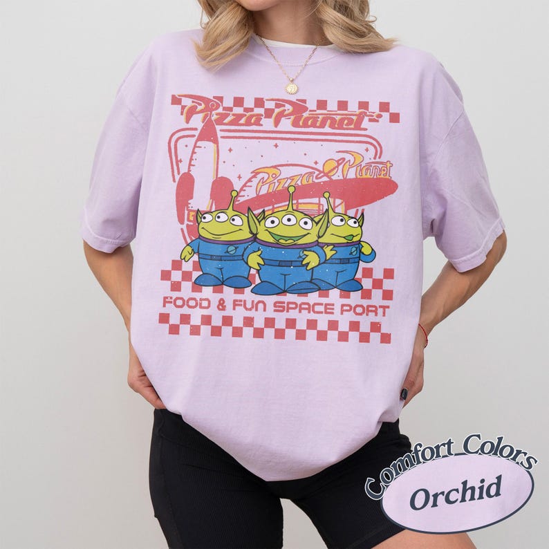 Pizza Planet Aliens Comfort Colors T-shirt, Toy Story Mat Rymden Port T-shirt Orchid