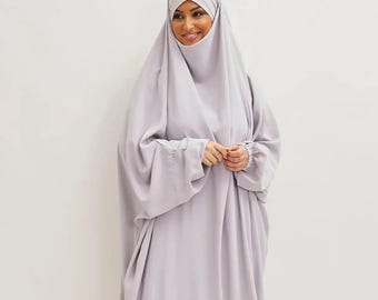 Conjunto Jilbab Gris Claro – Prenda Modesta de Seda Medina de Dos Piezas Premium