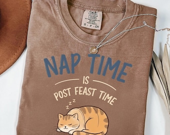 Lustige Nickerchen Zeit Katze PNG, Gemütliches Haustier Design (Digitaler Download)