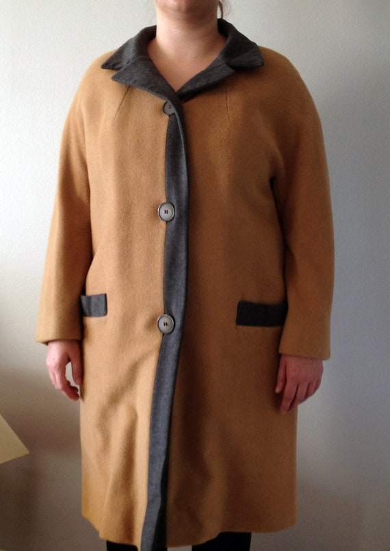 60's Vintage Coat Made of Woven Camel Hair