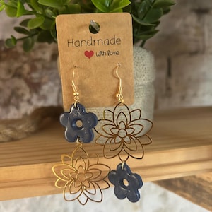 Blue and gold flower dangle earrings – Handmade costume jewelry, boho chic style, women&#39;s gift