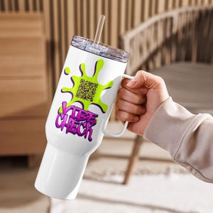 Tazza da viaggio con codice QR personalizzato (40 oz) - Vibe Check / Bicchiere interattivo scansionabile