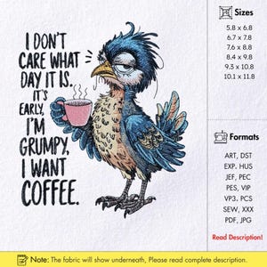Peut inclure: Motif brodé d'un oiseau grincheux tenant une tasse de café rose. Le texte dit : « Je me fiche du jour. Il est tôt, je suis grincheux, je veux du café. » Disponible en plusieurs tailles, de 14,7 x 17,3 cm à 25,7 x 30 cm.