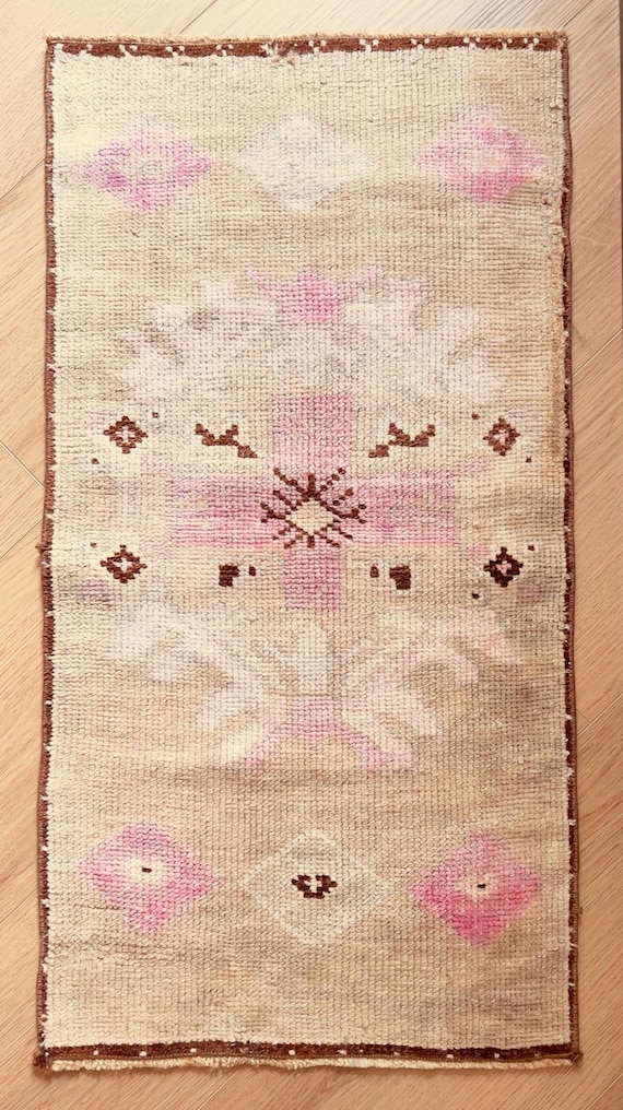 Small Vintage Turkish Rug 1.5 x 2.9 ft, Cream Pink Wool Accent Mat, Neutral Boho Entryway Rug 46x88 cm - hand-loomed wool area rug, natural dyes
